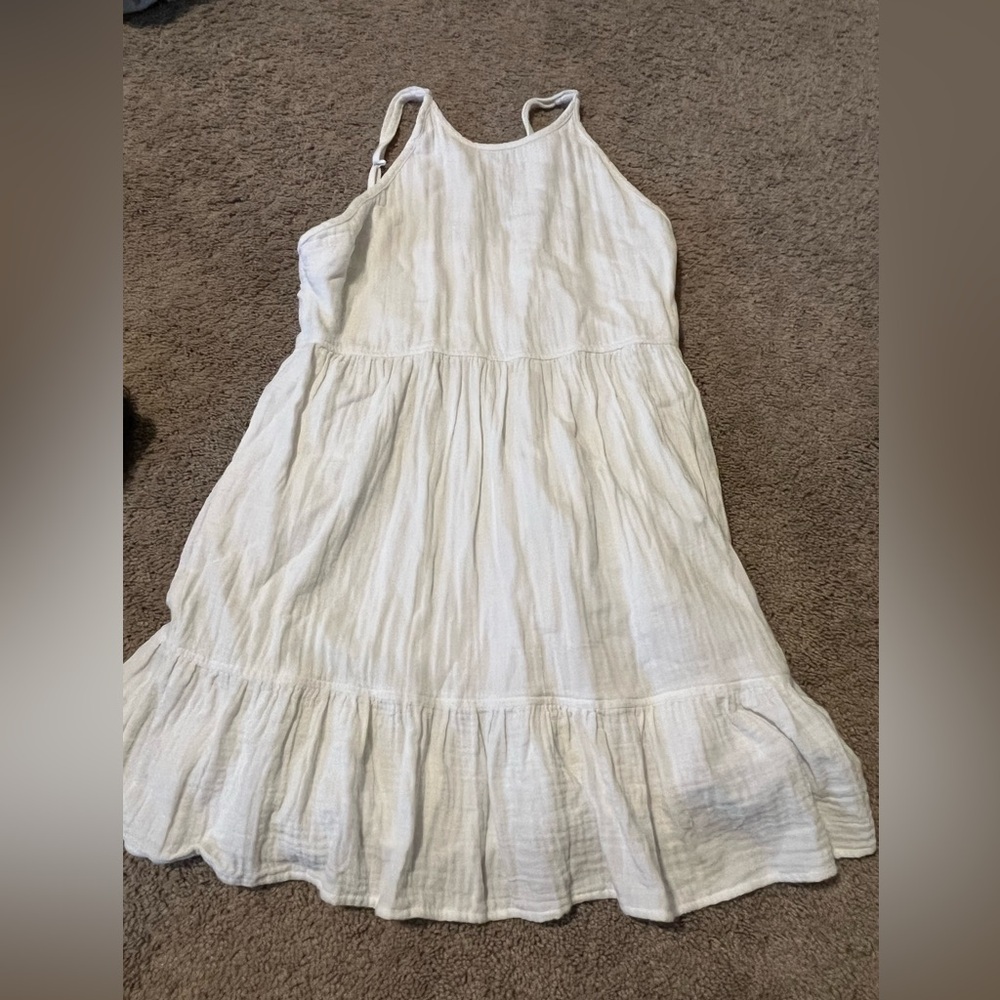 Small Aritzia white linen dress.